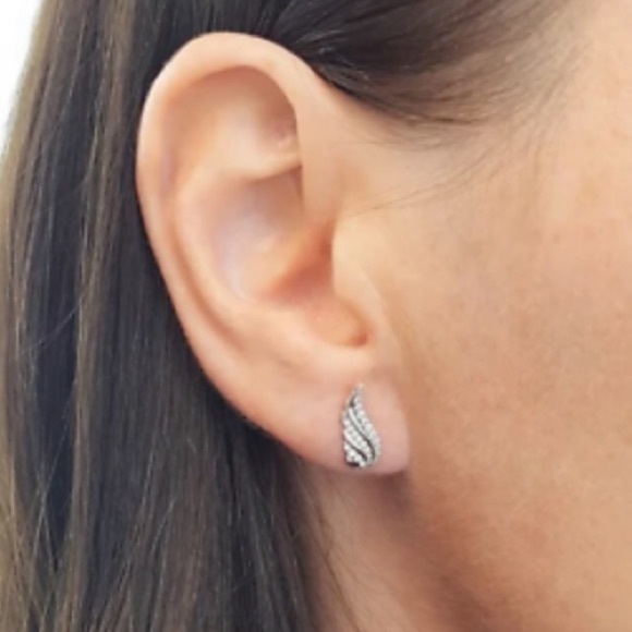 NEW 18k gold plated Stud Earrings - Picture 3 of 3